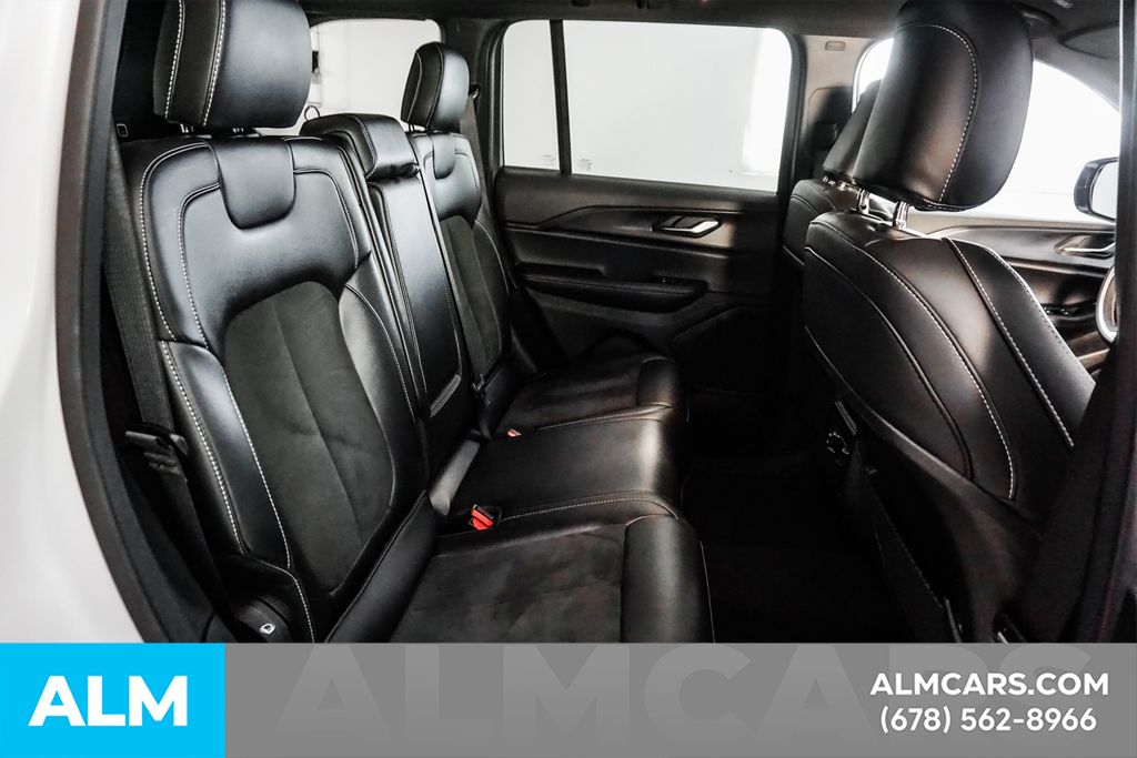 Used 2025 White/off-white Jeep Altitude image 17