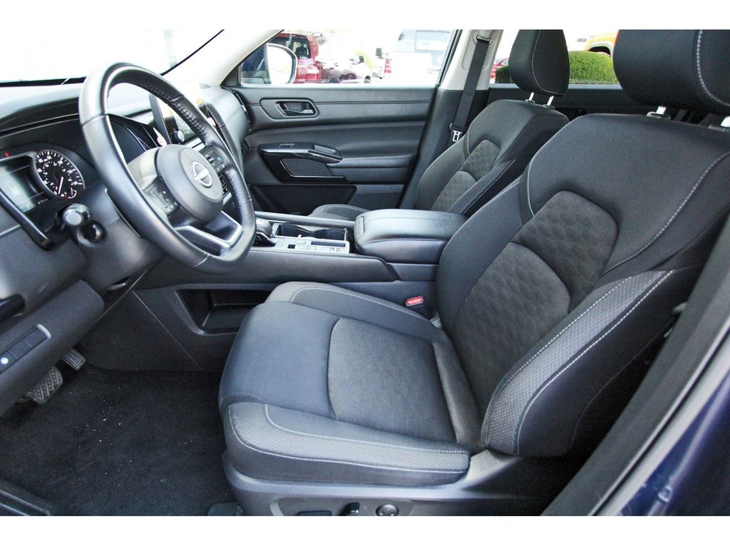 2024 Nissan Pathfinder SV - 5