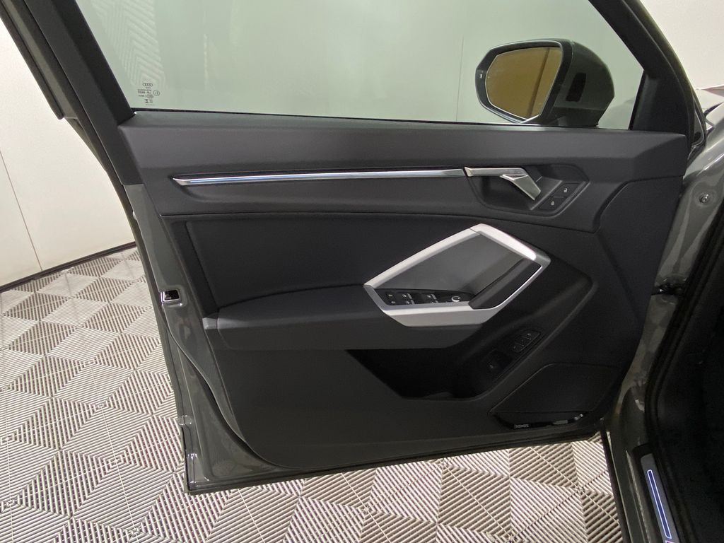 Thumbnail: 2025 Audi Q3 - 26