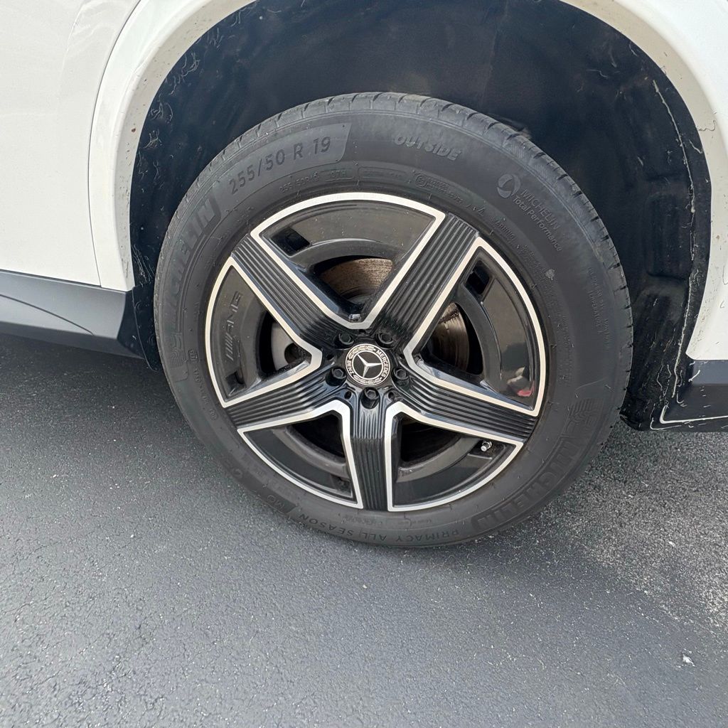 Certified Used 2023 Polar White Mercedes-Benz GLC 300 image 9