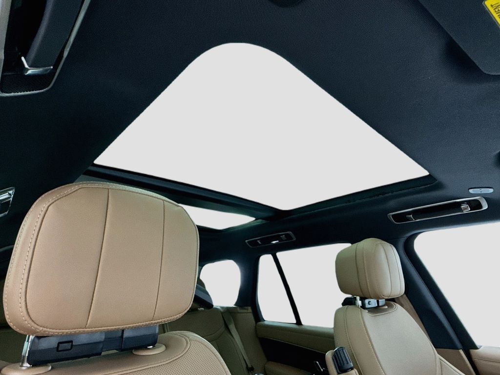Thumbnail: 2026 Land Rover Range Rover - 18