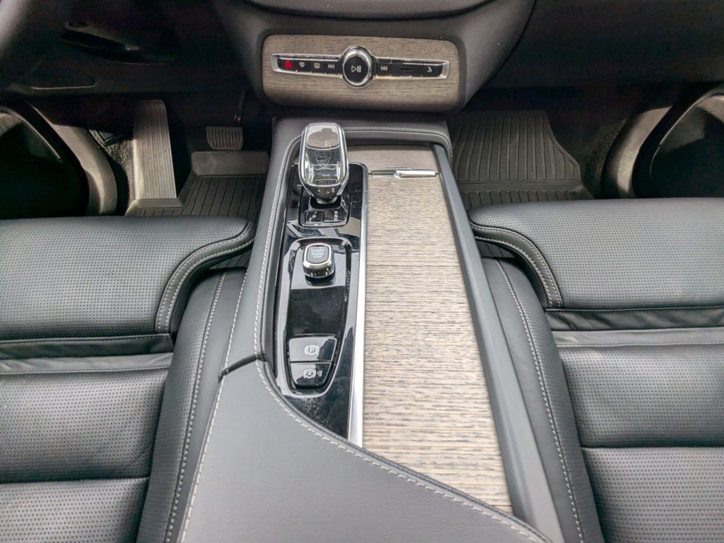 2023 Volvo XC90 B6 Ultimate Bright Theme 7P
