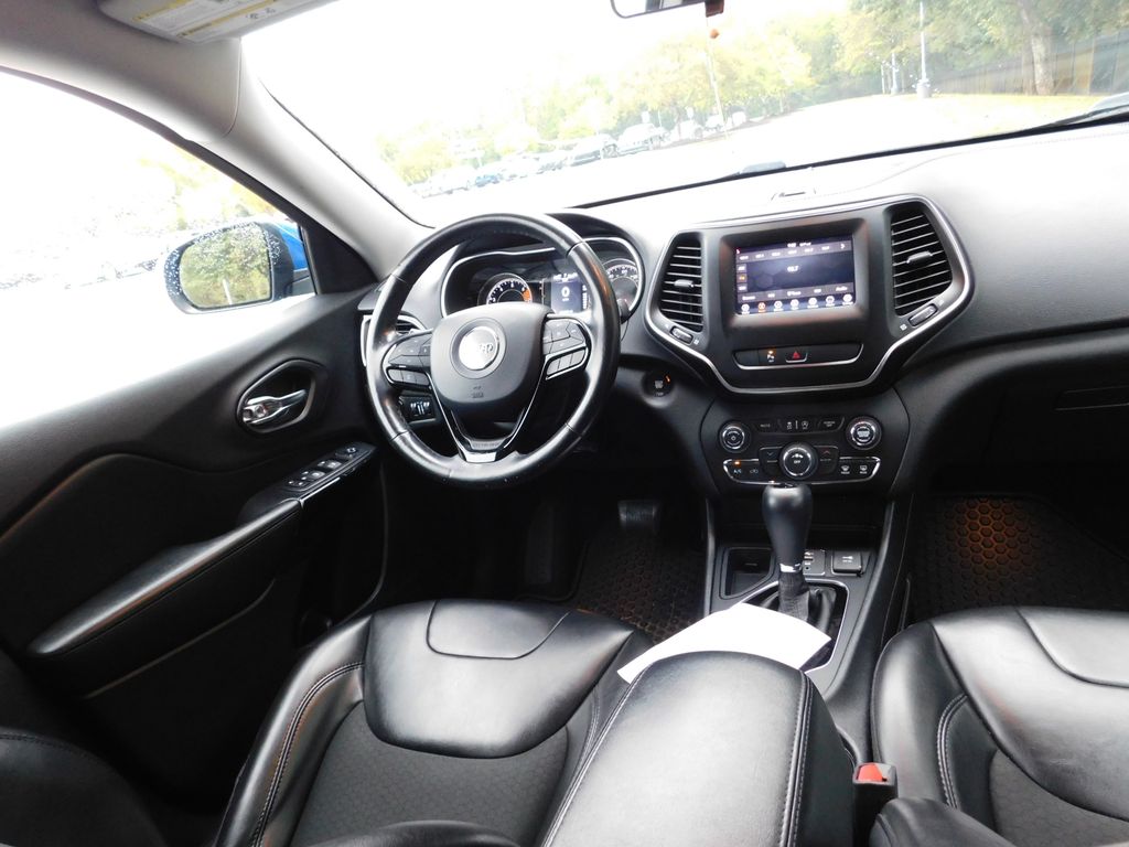 Thumbnail: 2020 Jeep Cherokee - 6