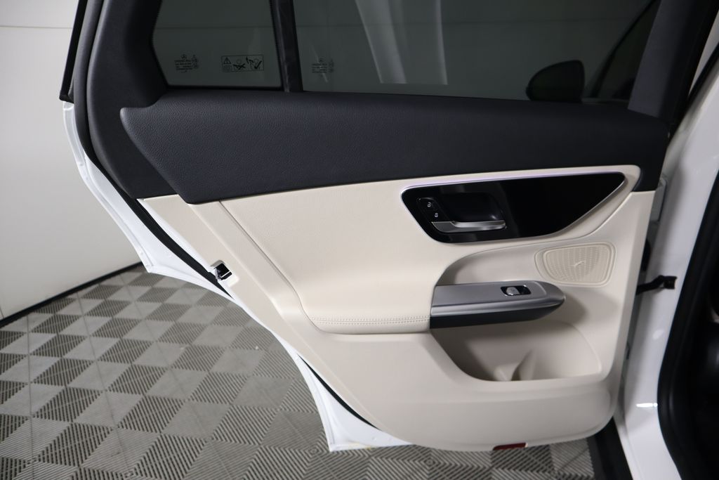 Thumbnail: 2025 Mercedes-Benz GLC - 26