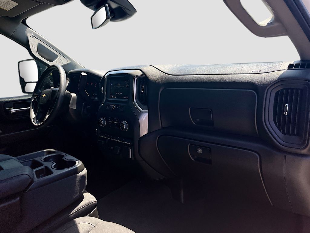 Used 2025 White Chevrolet Custom image 26