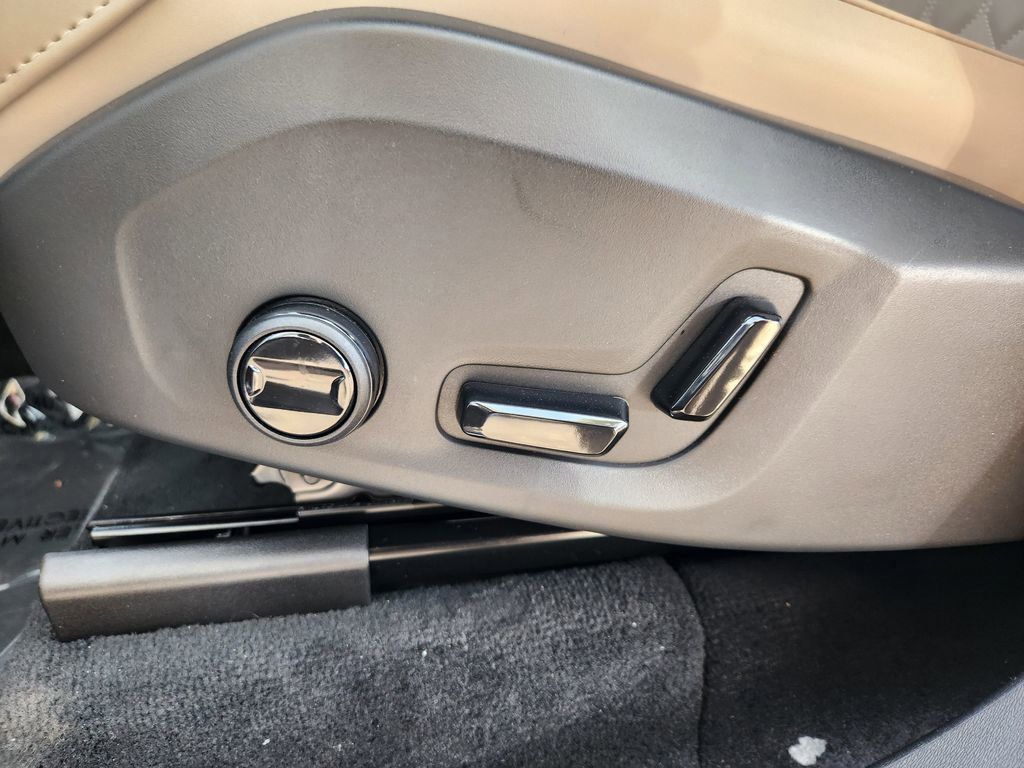 2026 Volvo XC90 Plus - Photo 9