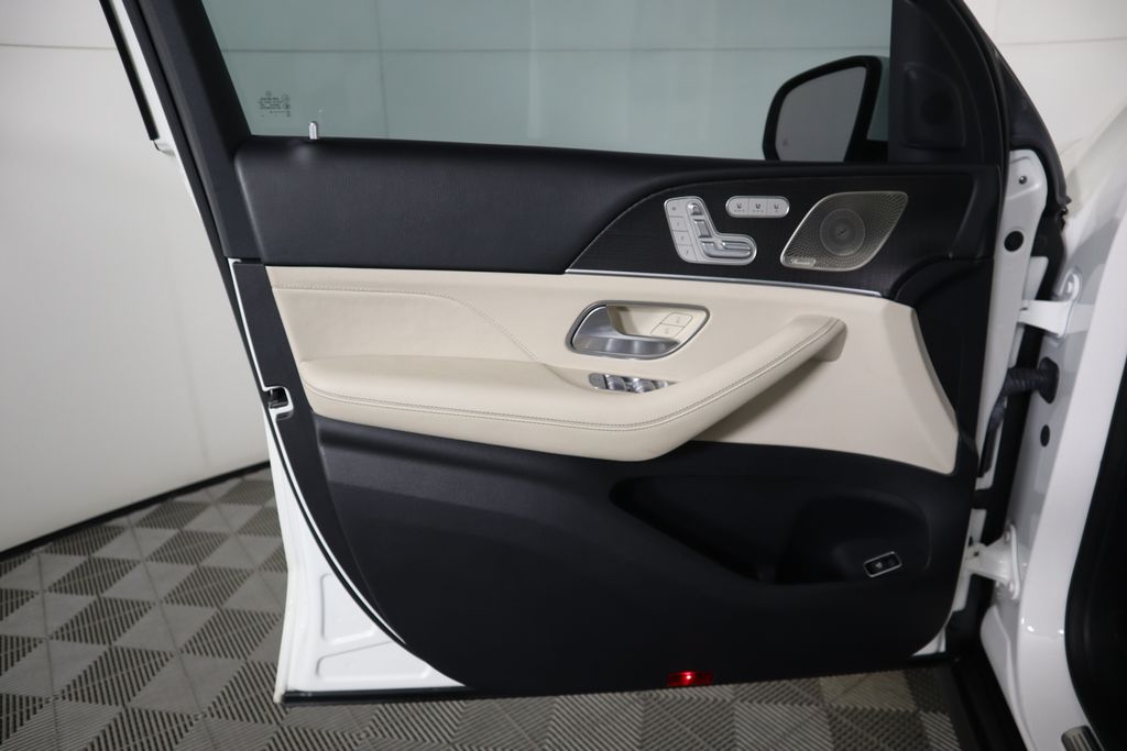 2021 Mercedes-Benz GLS 450 4MATIC 25