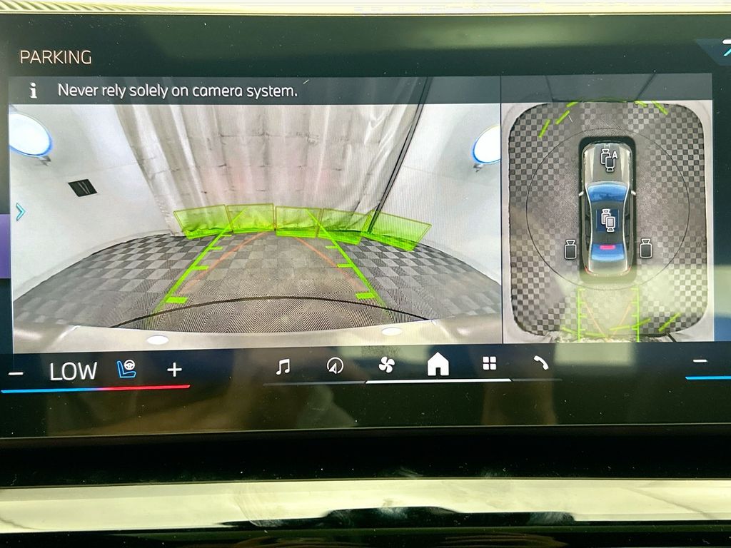 Thumbnail: 2026 BMW i5 - 15