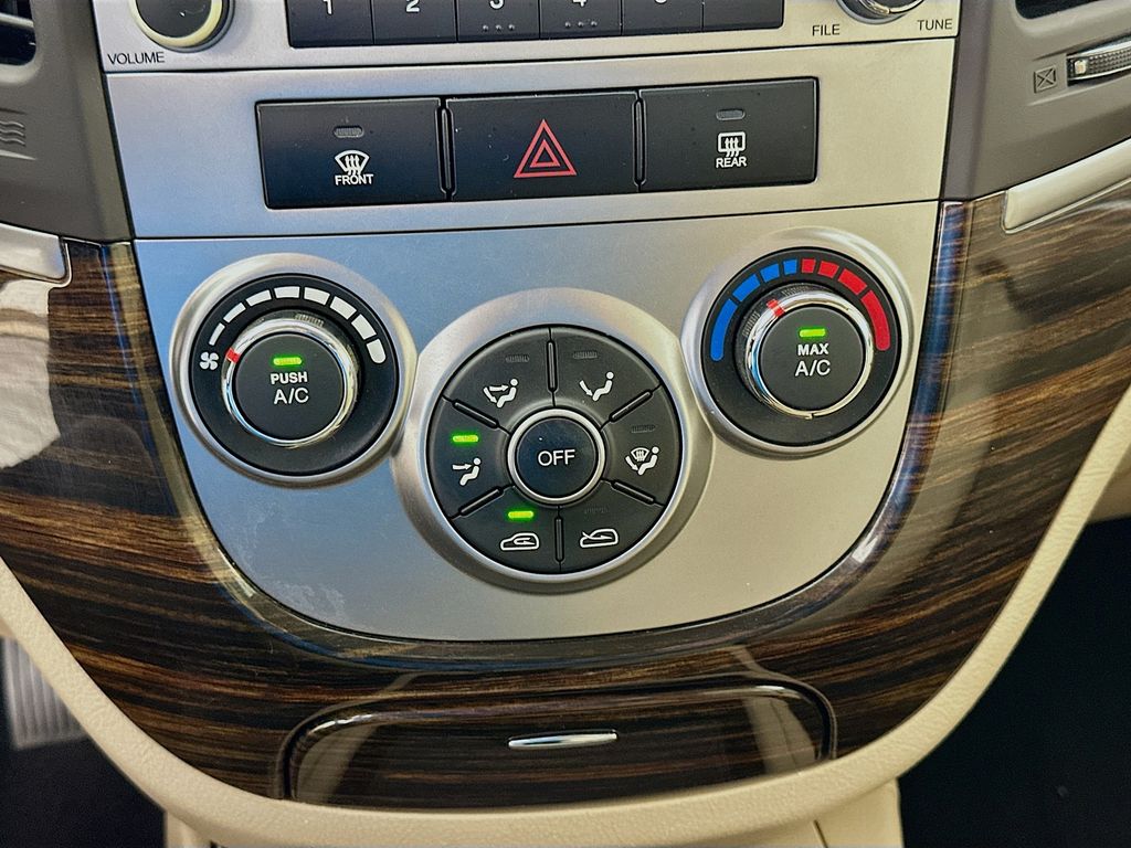 Thumbnail: 2012 Hyundai Santa Fe - 14