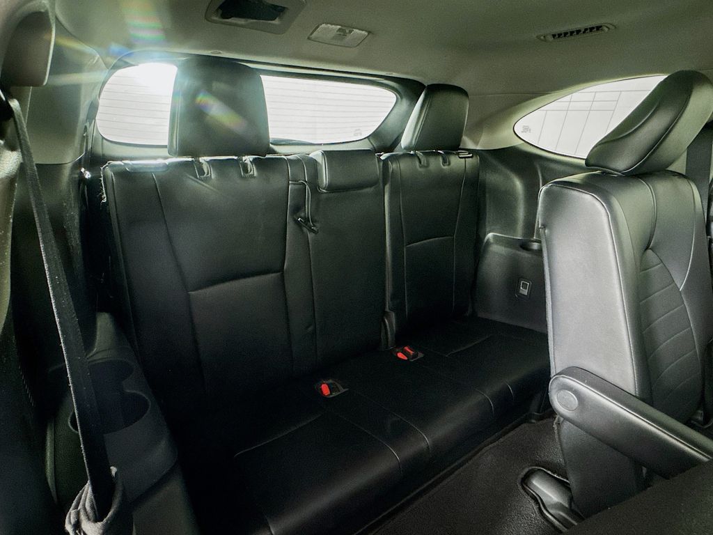 Used Car 2021 Toyota Highlander  Xle For Sale Under $30,000 In Austin, Texas