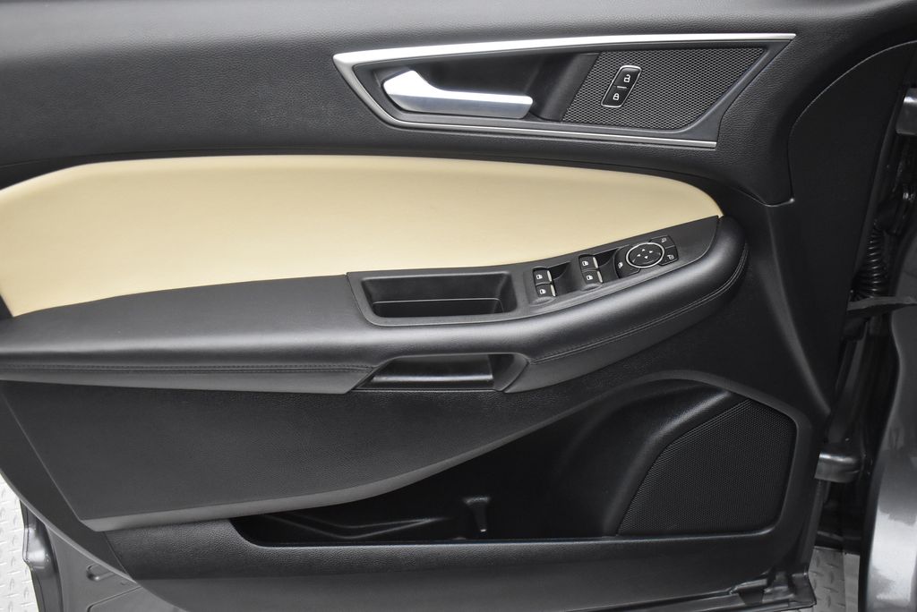 Thumbnail: 2023 Ford Edge - 10