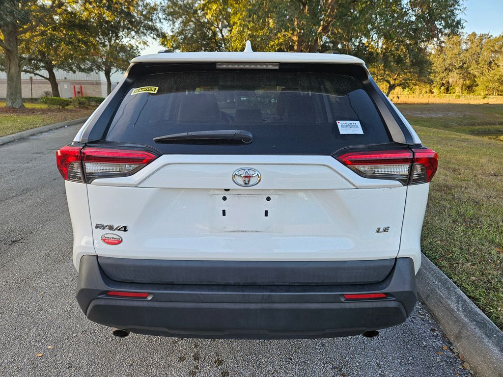 2021 Toyota RAV4 LE 4