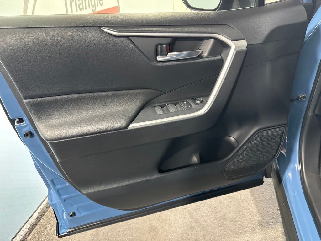 Thumbnail: 2023 Toyota RAV4 - 32