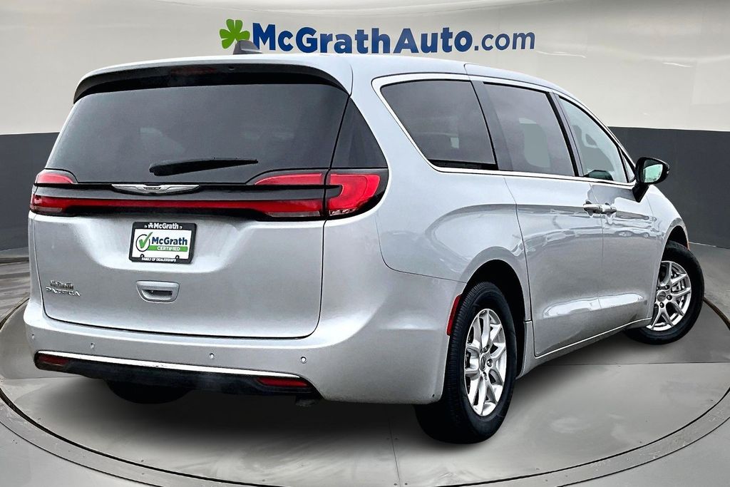View vehicle photo 6
