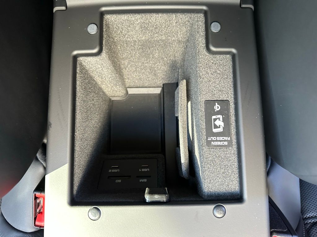 Thumbnail: 2026 Porsche Macan - 29