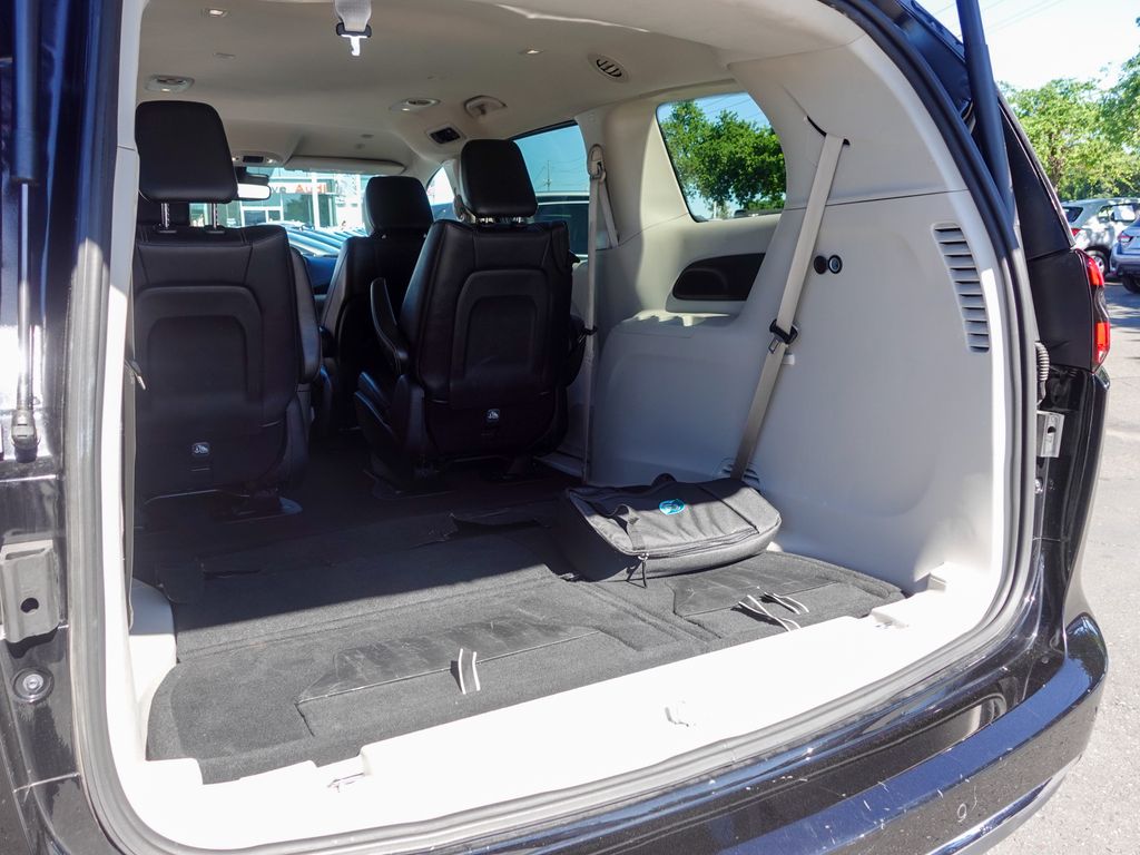 Used 2024 Black Chrysler Select image 22