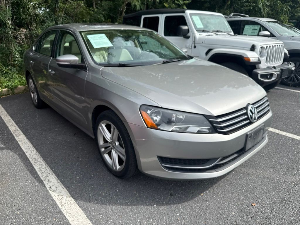 Gold 2014 Volkswagen Passat Sedan Front-Wheel Drive 6-Speed Automatic