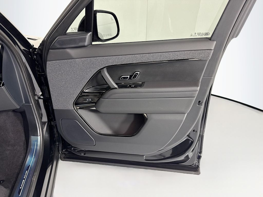 Thumbnail: 2026 Land Rover Range Rover Sport - 27