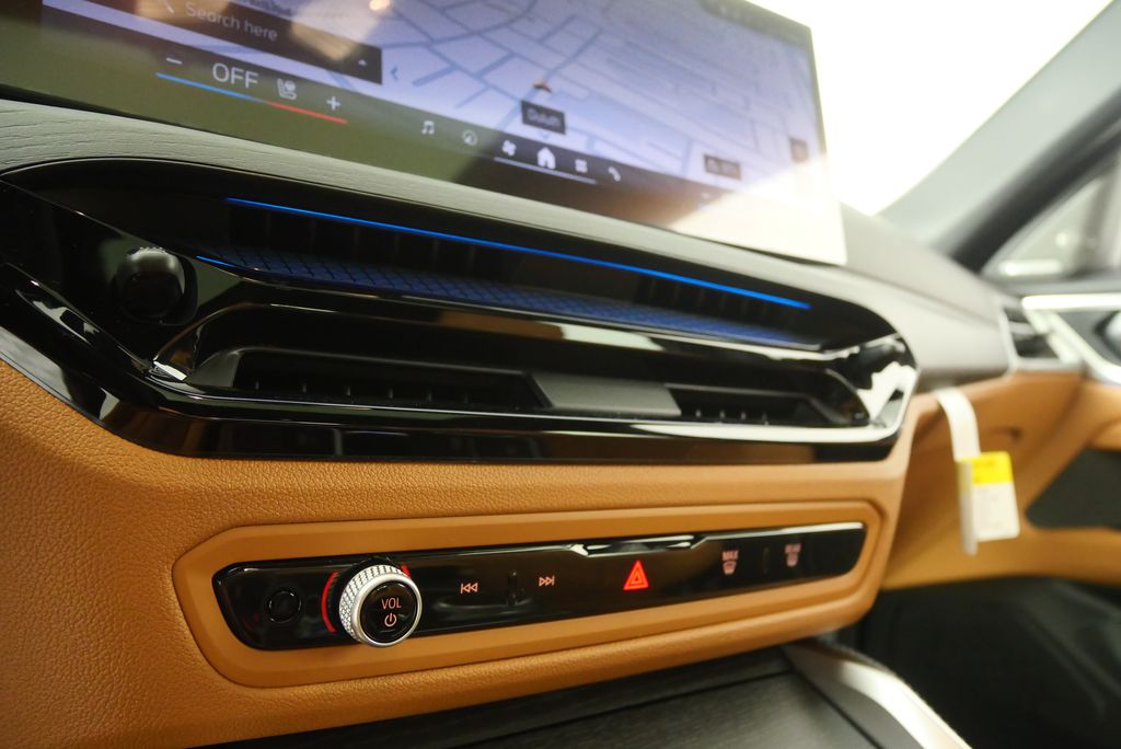 Thumbnail: 2025 BMW i4 - 21
