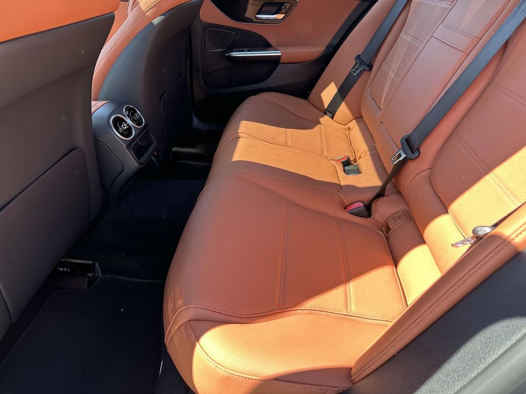 2025 Mercedes-Benz C-Class C 300 23