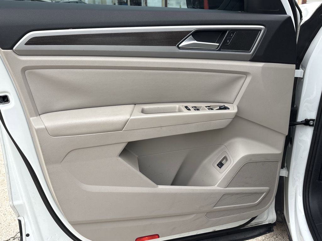 2019 Volkswagen Atlas SEL White at Durrett Motor Company