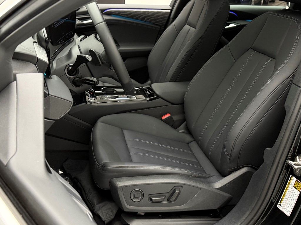 Thumbnail: 2025 Audi e-tron S - 26