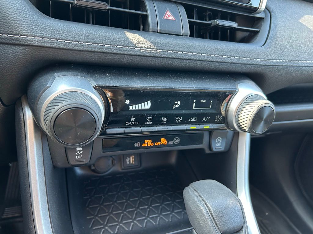 Thumbnail: 2024 Toyota RAV4 - 23