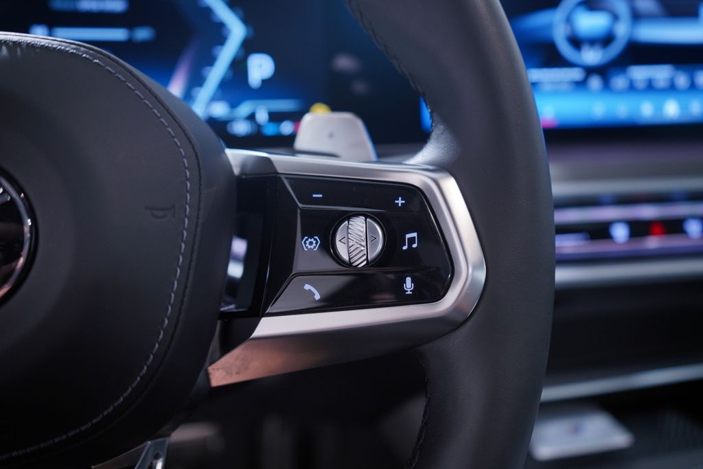 Thumbnail: 2023 BMW 7 Series - 22
