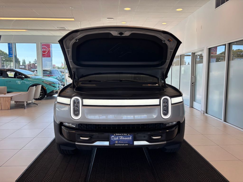 2024 Rivian R1S Adventure
