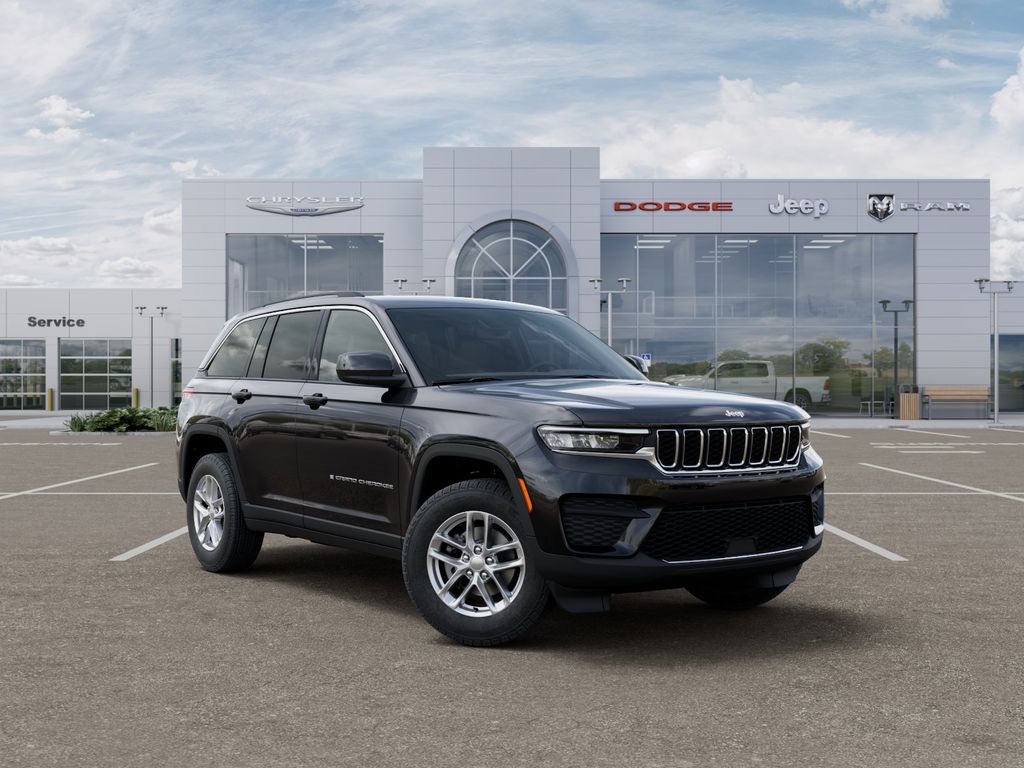 New 2026 Diamond Black Crystal Pearlcoat Jeep Laredo image 5