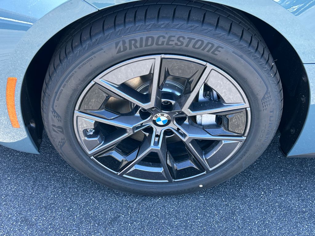 Thumbnail: 2025 BMW i4 - 3