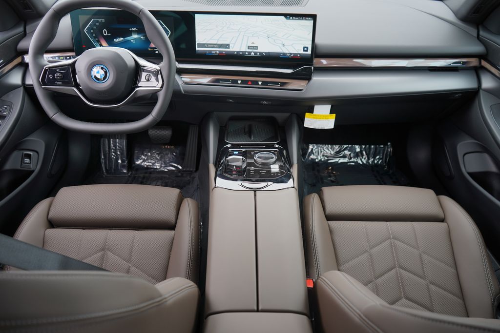 2025 BMW i5 xDrive40 14