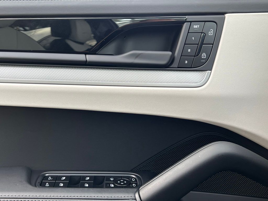 Thumbnail: 2025 Porsche Cayenne - 19