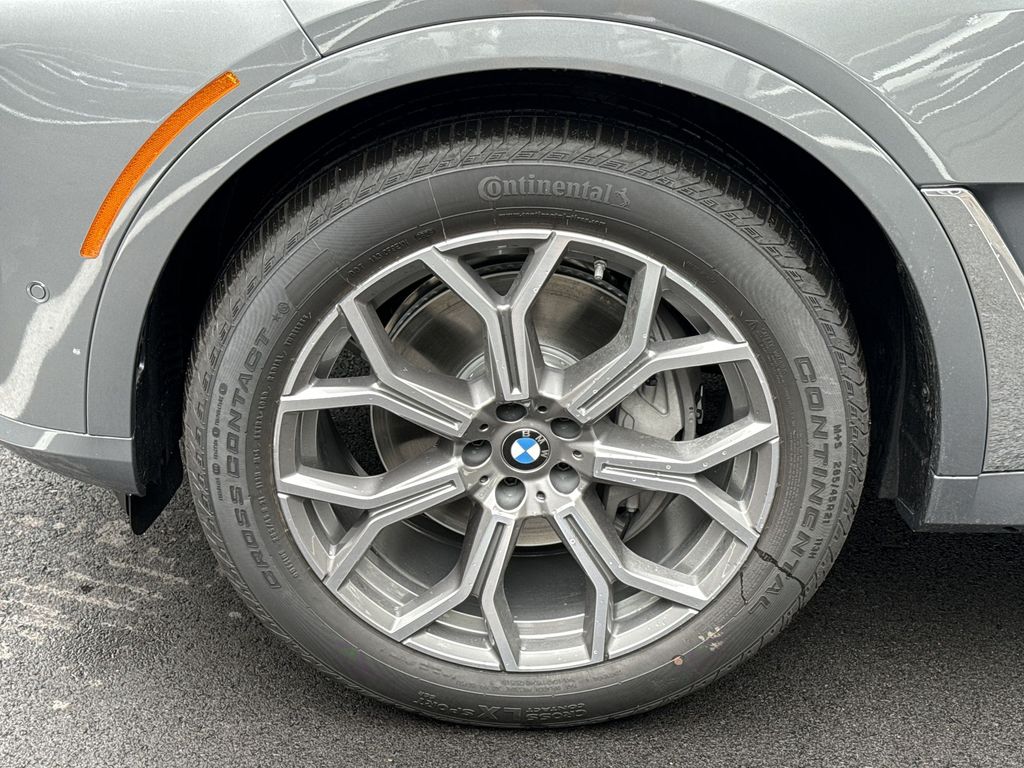 Thumbnail: 2027 BMW X7 - 10