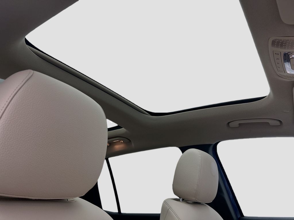 Thumbnail: 2023 Mercedes-Benz GLB - 16