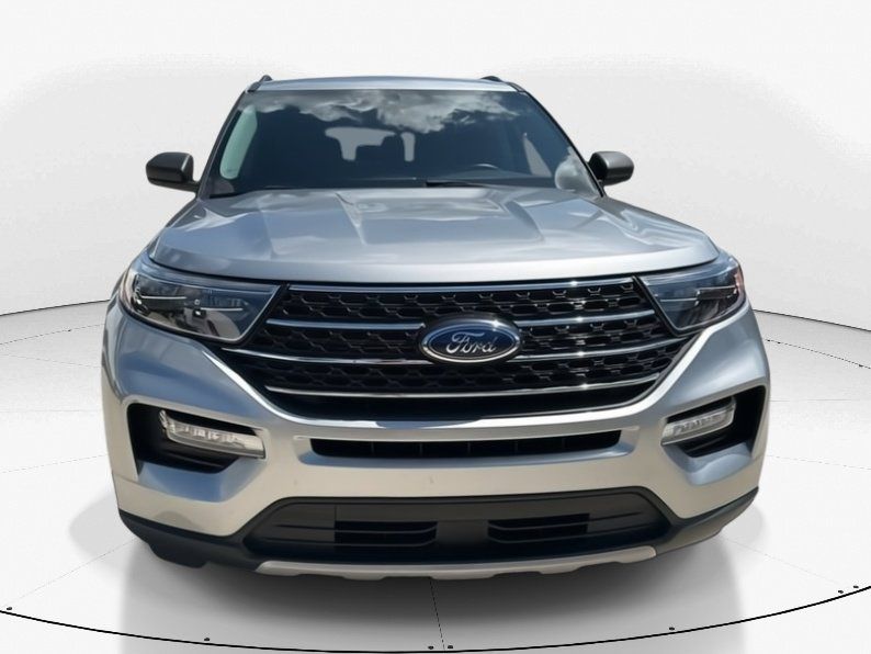 2024 Silver Metallic Ford Explorer XLT RWD SUV