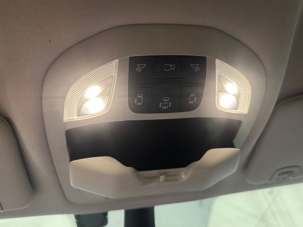 Used 2023 Chrysler Pacifica Van