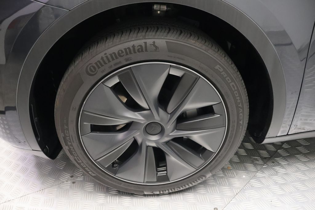 Thumbnail: 2025 Tesla Model Y - 4