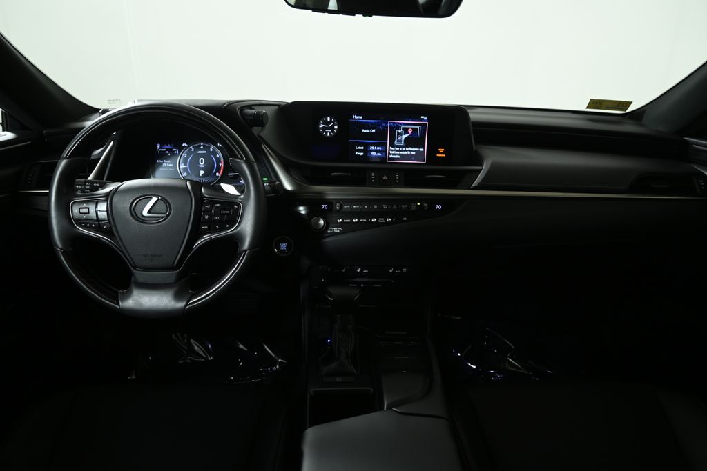 Thumbnail: 2021 Lexus ES - 17