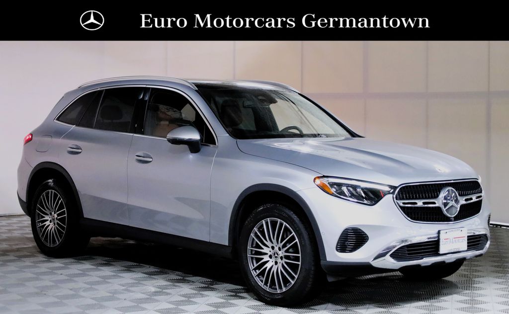 2024 Mercedes-Benz GLC Plata (Cirrus Silver Metallic) SUV/Crossover Tracción en las cuatro ruedas 9 velocidades Automática