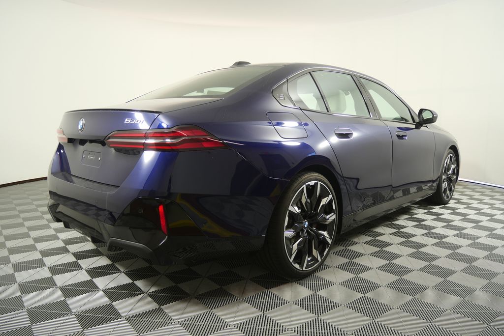Thumbnail: 2026 BMW 5 Series - 3