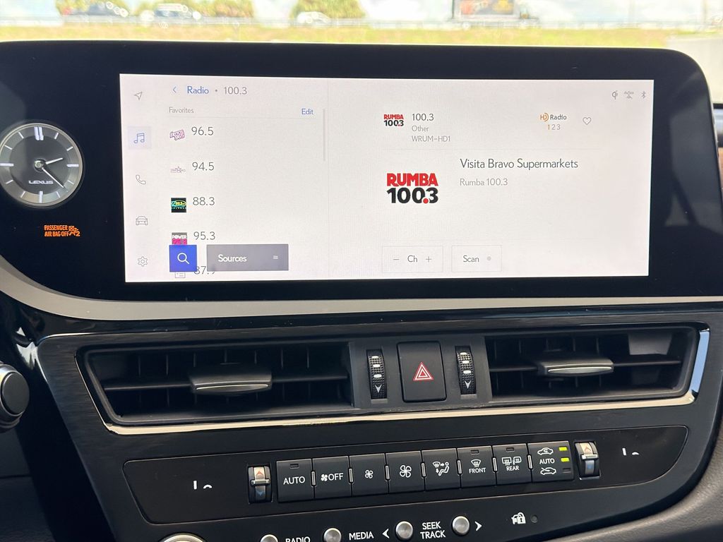 Thumbnail: 2023 Lexus ES - 23