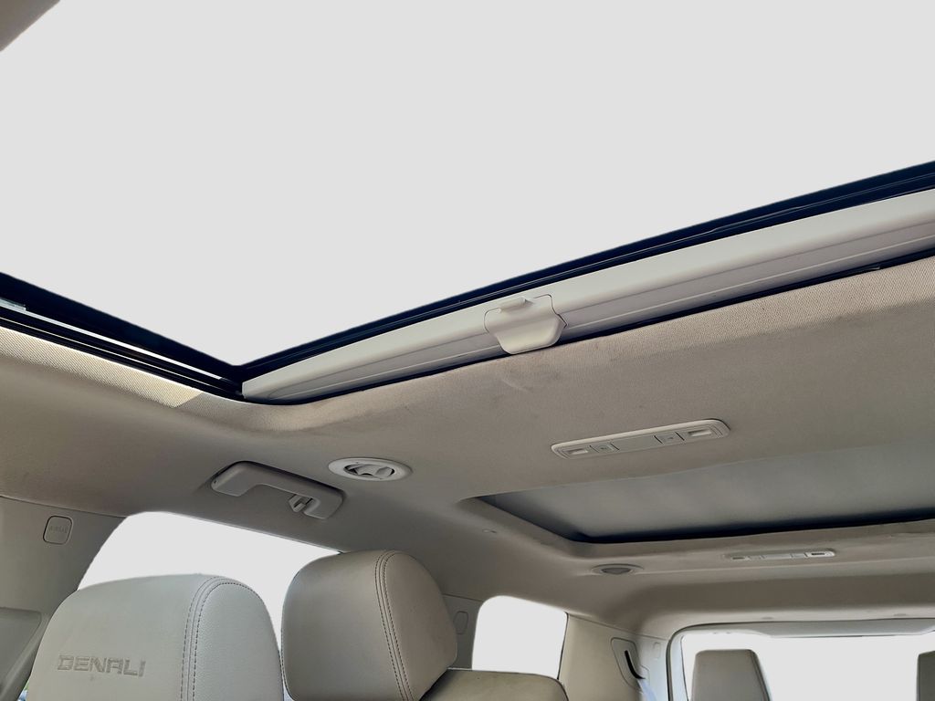 Used 2022 Red GMC Denali image 23
