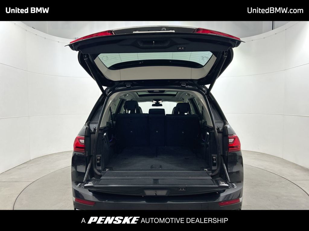 Thumbnail: 2022 BMW X7 - 22