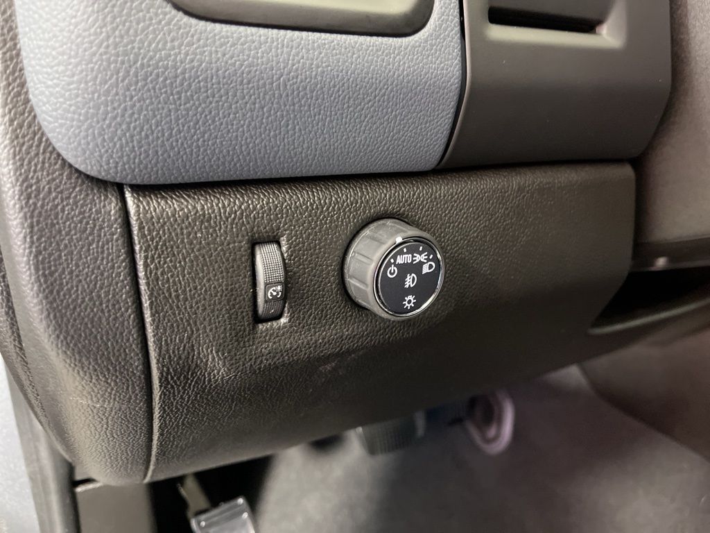 Thumbnail: 2022 Chevrolet Colorado - 26