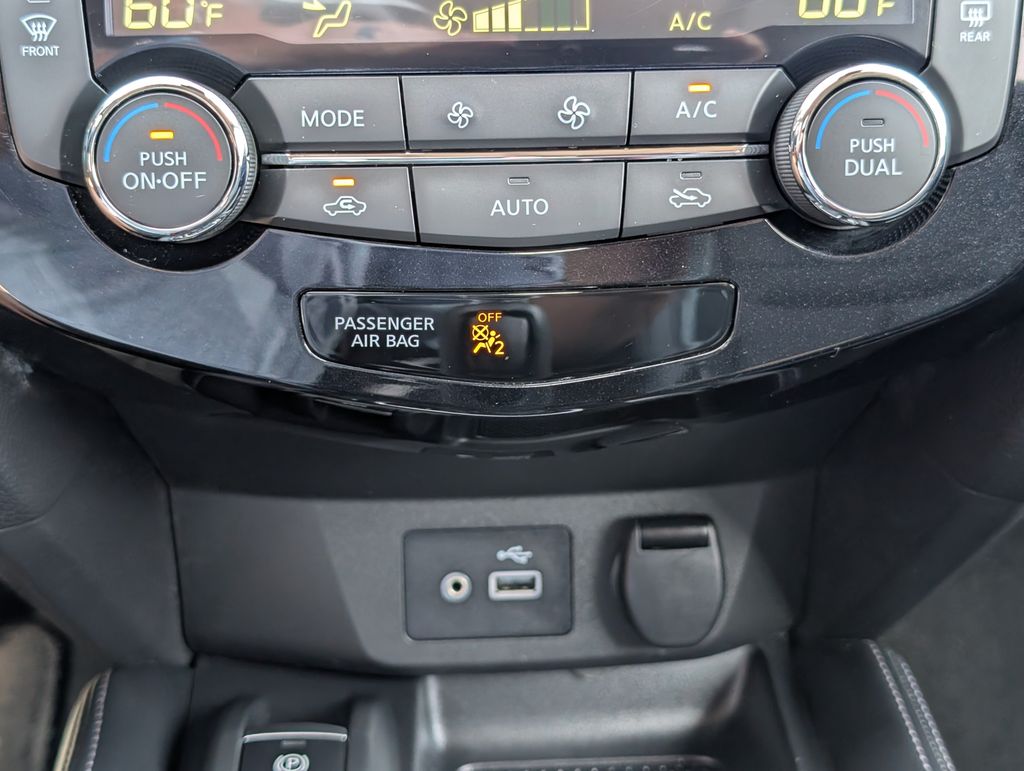 Used 2020 Silver Nissan SL image 22