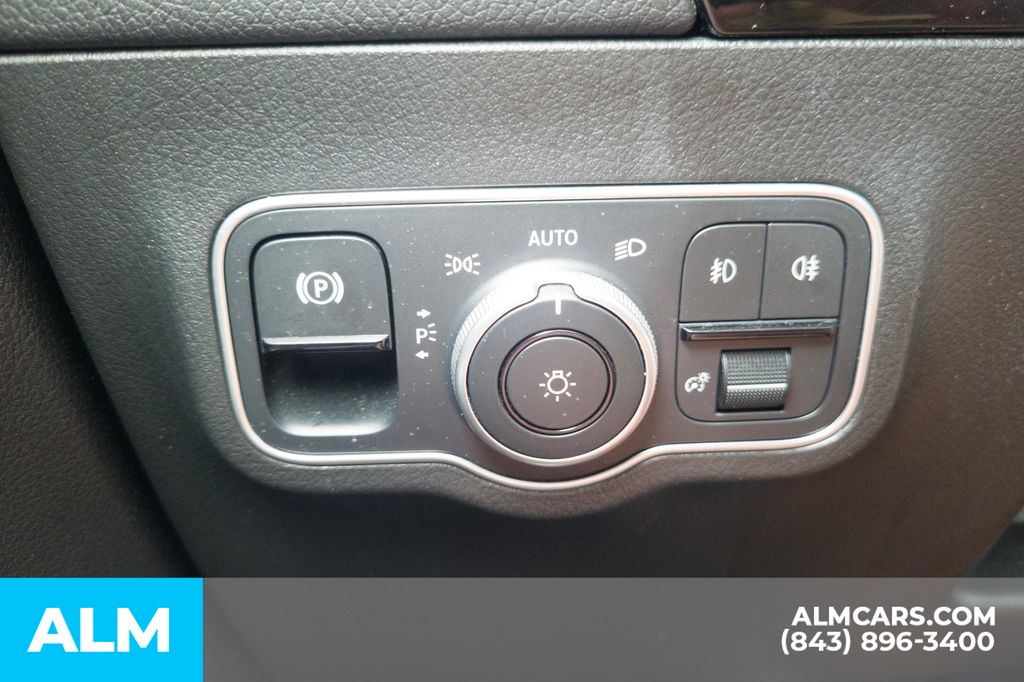 Used 2025 White Mercedes-Benz GLA 250 image 33