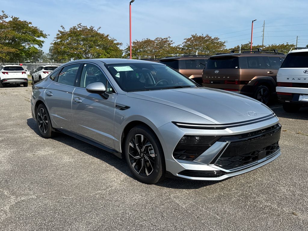 2025 Hyundai Sonata SEL photo 2