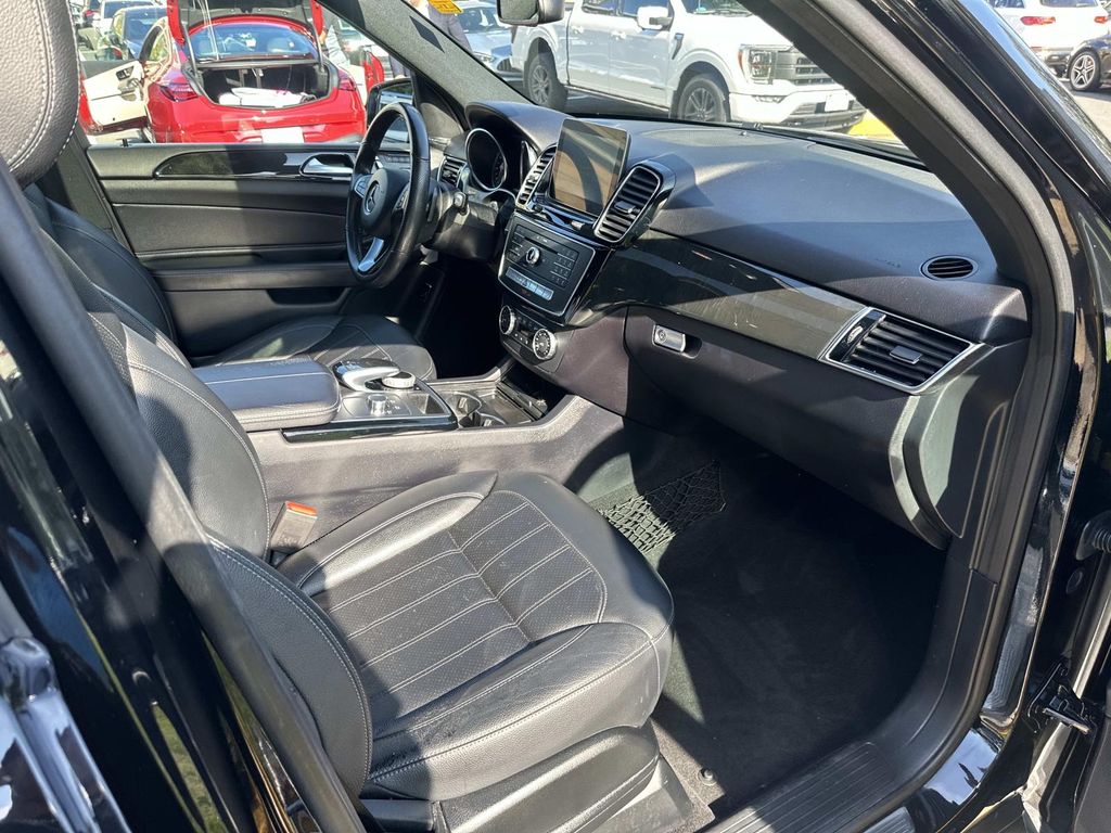 Thumbnail: 2017 Mercedes-Benz GLE - 21