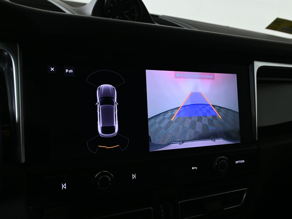 Thumbnail: 2022 Porsche Macan - 28